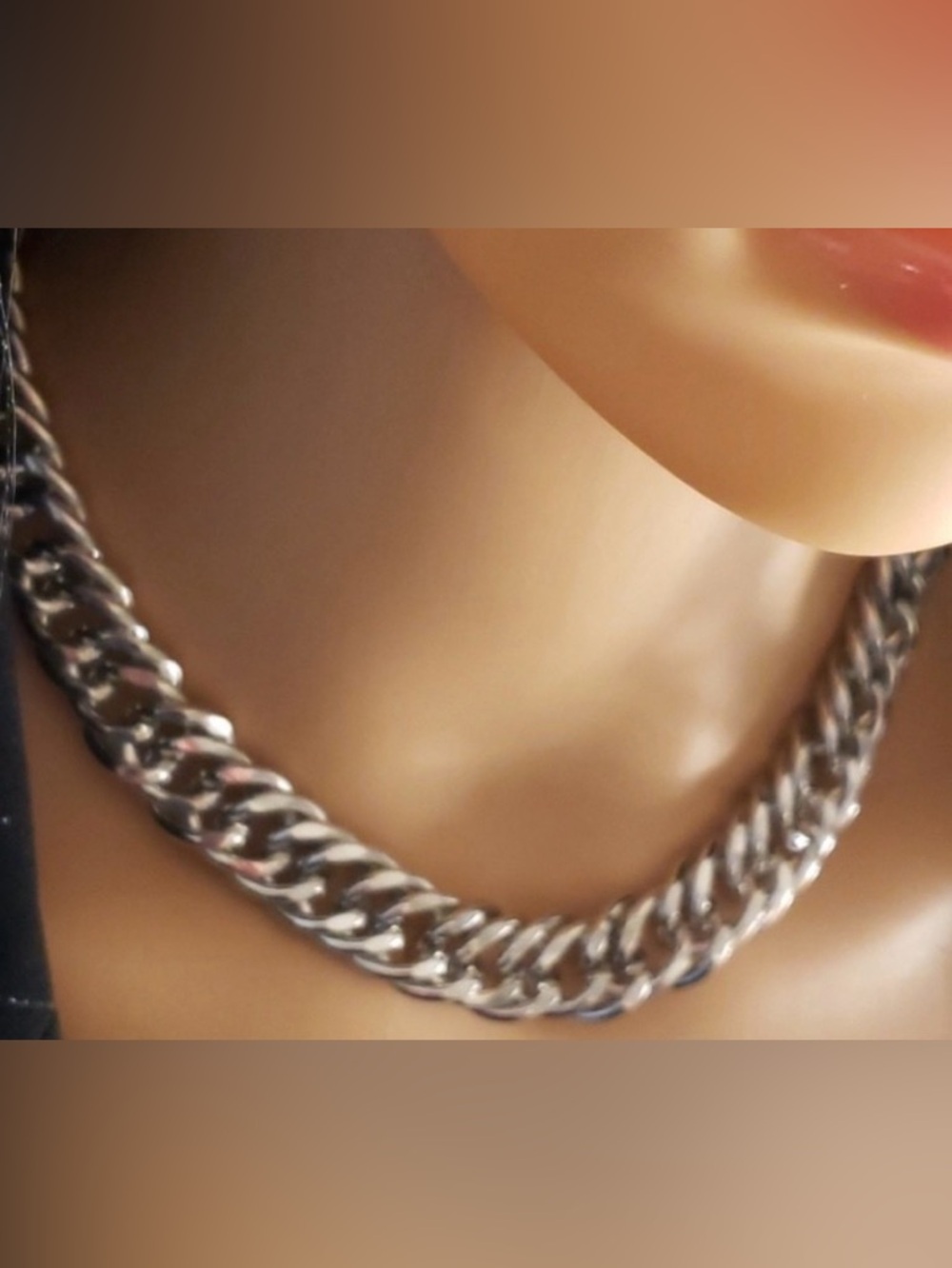 Silver Tone Cuban Spiral Chain Link Necklace/Choker. EUC